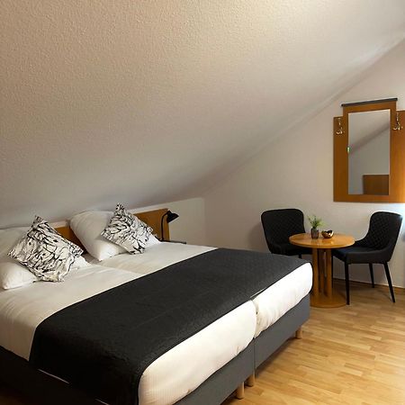 Hotel Restaurant Haus Odendahl โคโลญ ภายนอก รูปภาพ