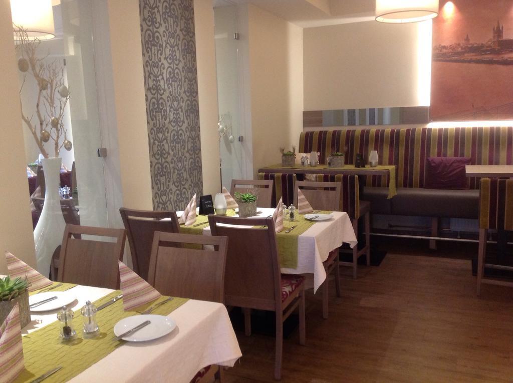 Hotel Restaurant Haus Odendahl โคโลญ ภายนอก รูปภาพ